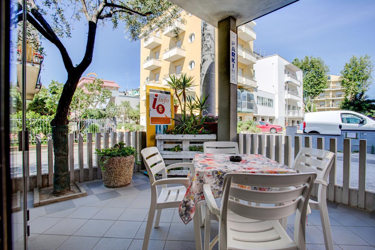 Hotel Villa Dei Gerani Rimini Exterior photo