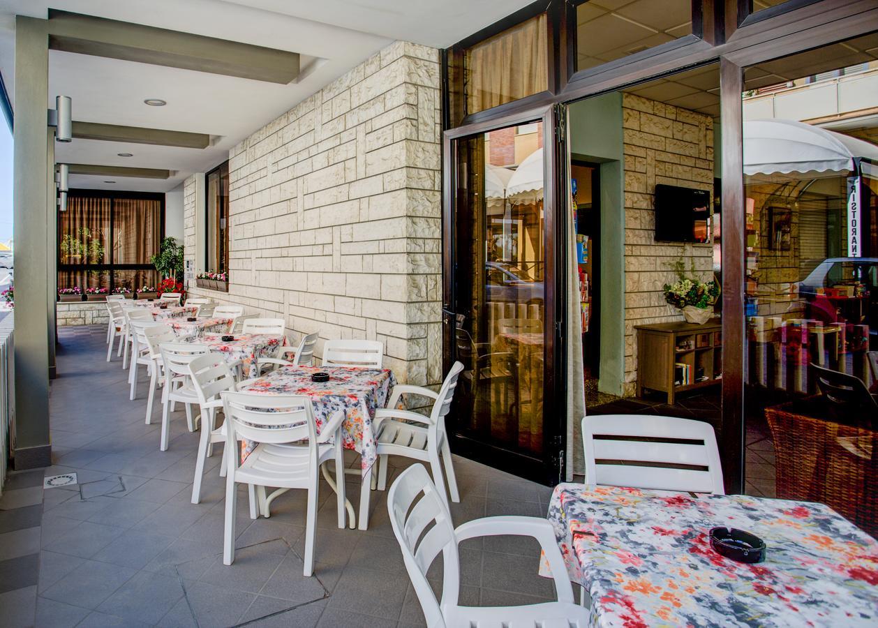 Hotel Villa Dei Gerani Rimini Exterior photo