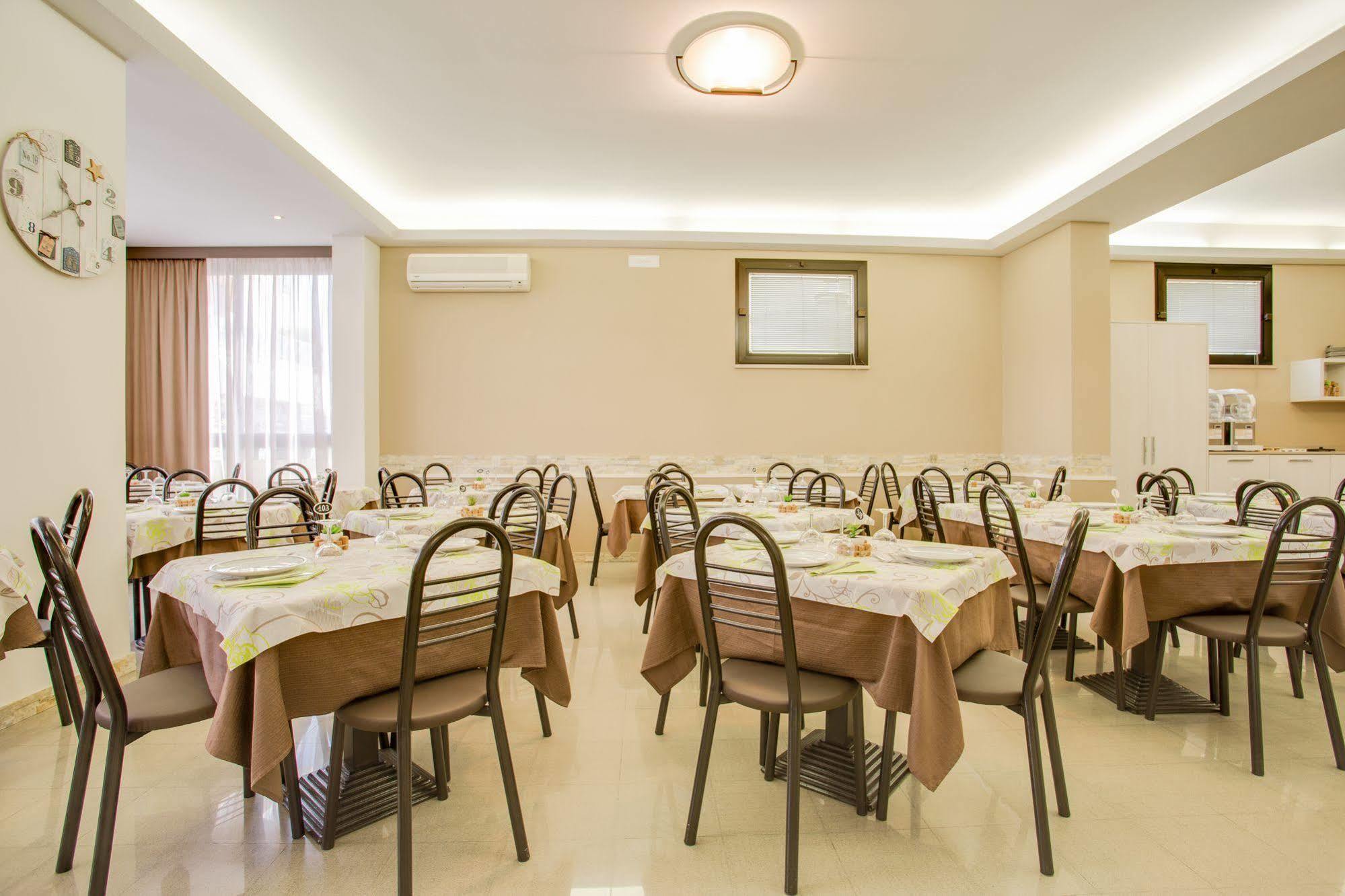 Hotel Villa Dei Gerani Rimini Exterior photo