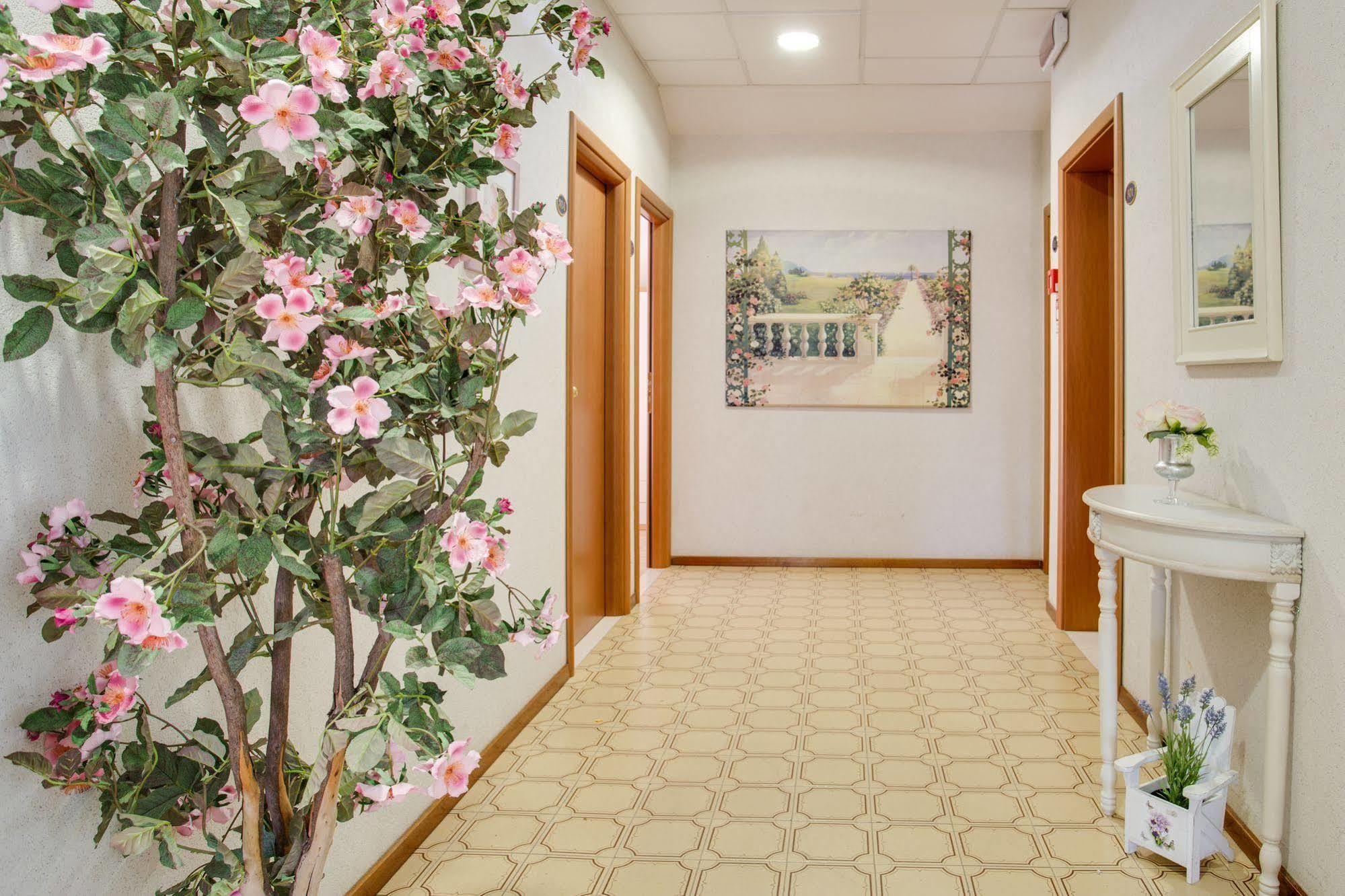 Hotel Villa Dei Gerani Rimini Exterior photo